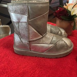 UGG BOOTIES 🤍🤍